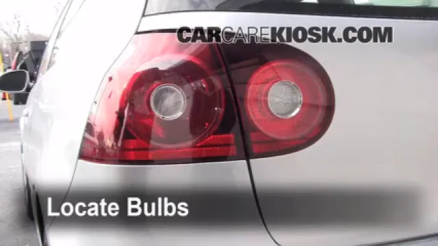 2008 Volkswagen Rabbit S 2.5L 5 Cyl. (2 Door) Éclairage Feu stop (remplacer ampoule)